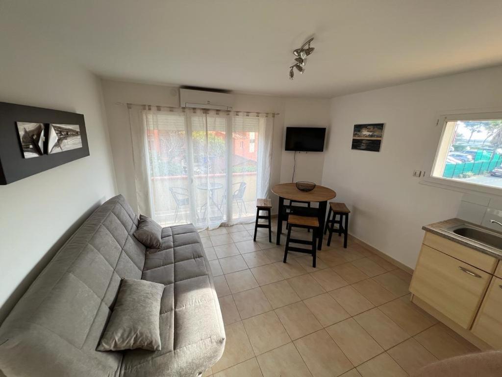 Plein Sud, Bel Appartement 20 Metres De La Plage La Capte Hyeres Exterior photo